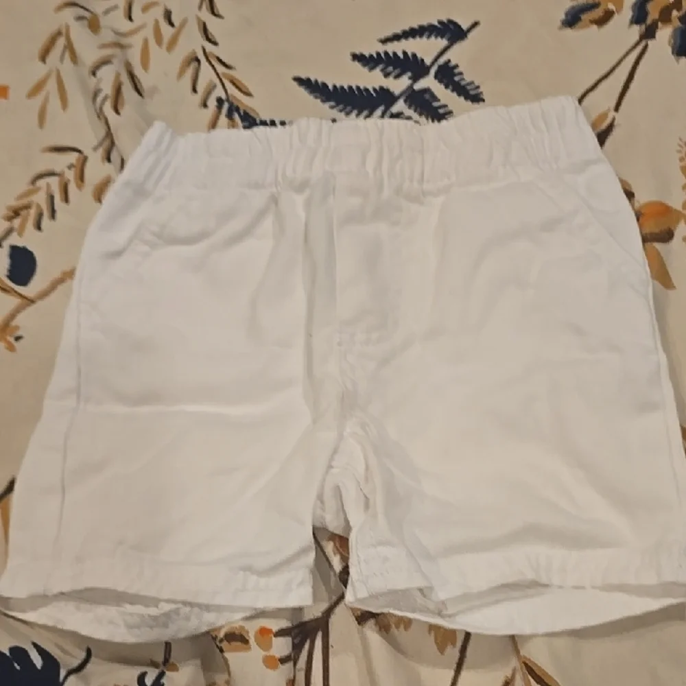 ❤️10/$13 White Elastic Waist Shorts